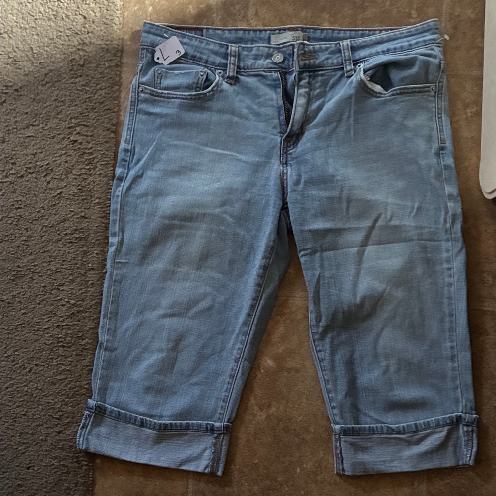 Light Blue Levi’s Women's Denim Capri jeans size 12